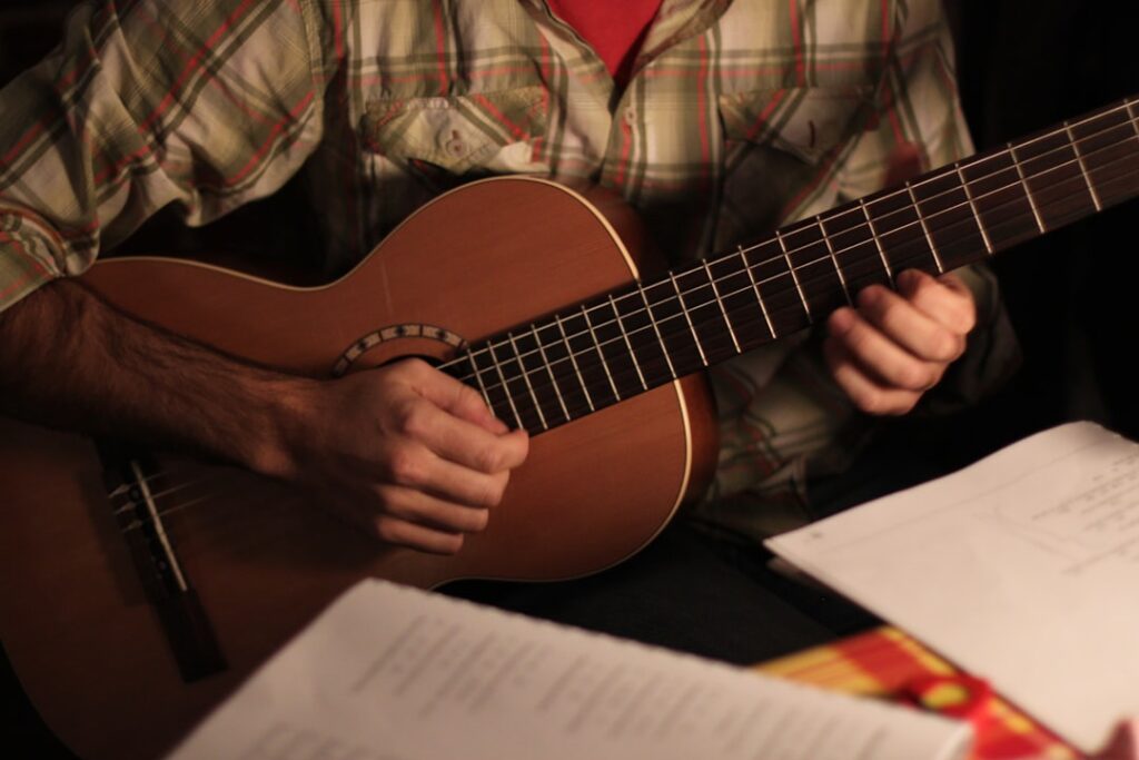 De eerste stappen naar gitaar leren spelen voor iedereen